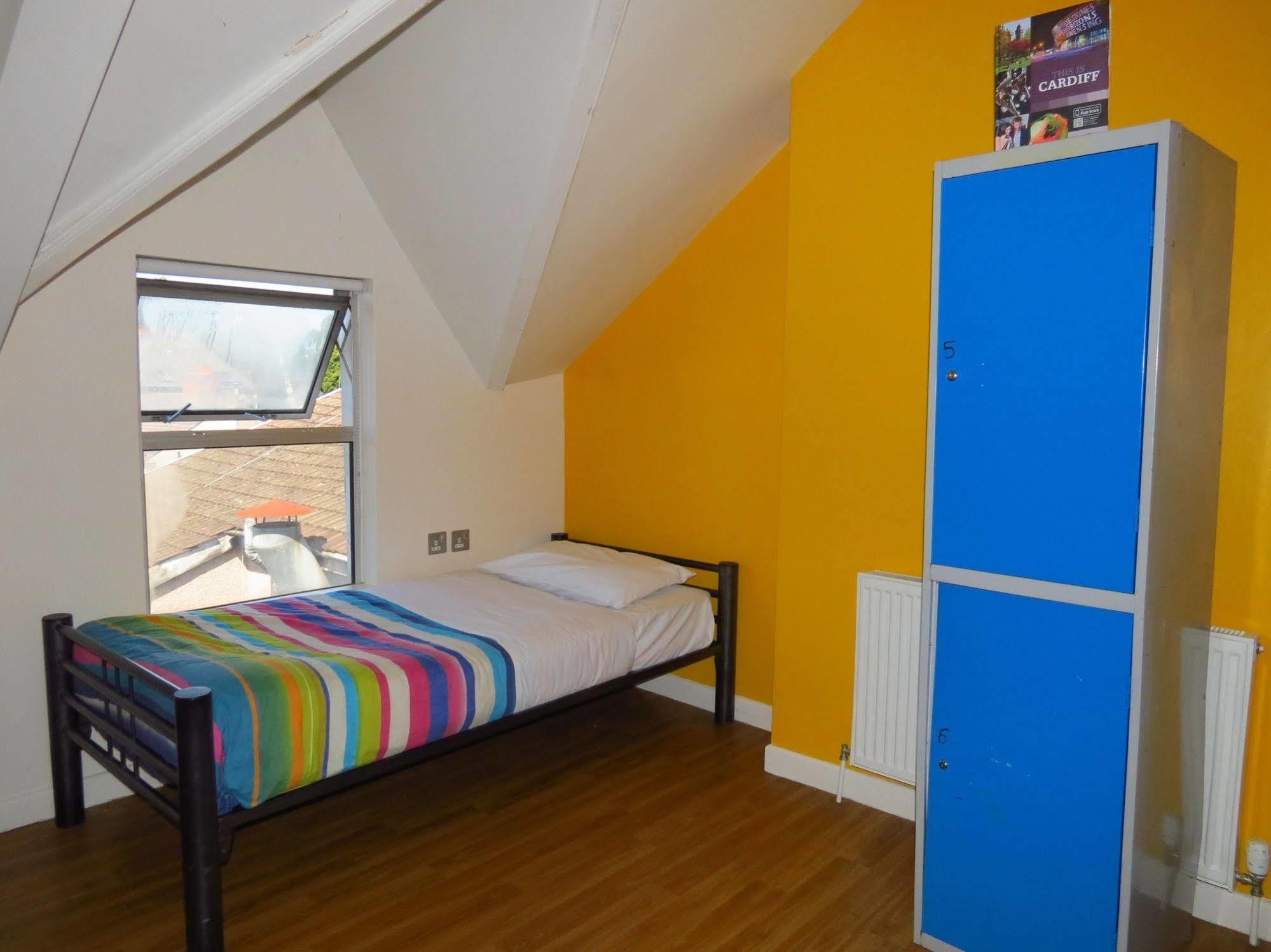Nosda Studio Hostel Cardiff Bagian luar foto
