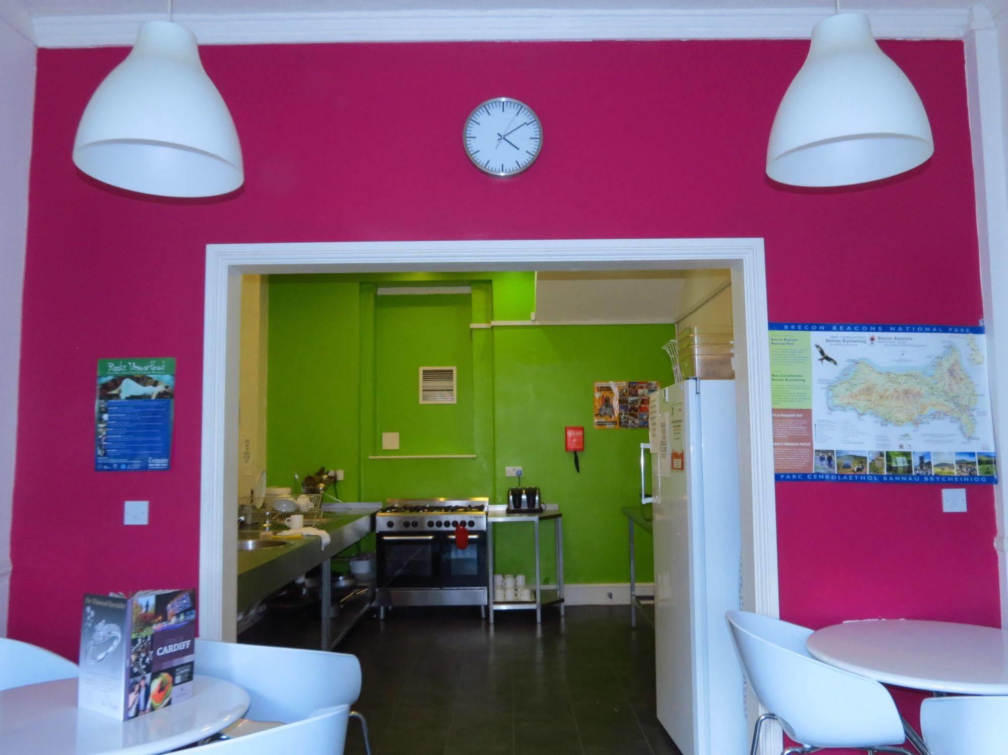 Nosda Studio Hostel Cardiff Bagian luar foto